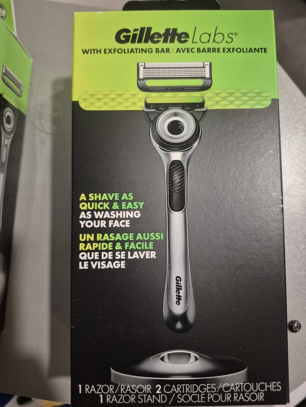 Gillette Labs with Exfoliating Bar for Men - 2 Cartridge, 1 Razor And 1 Stand